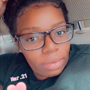 Meet your Posher, Kendra